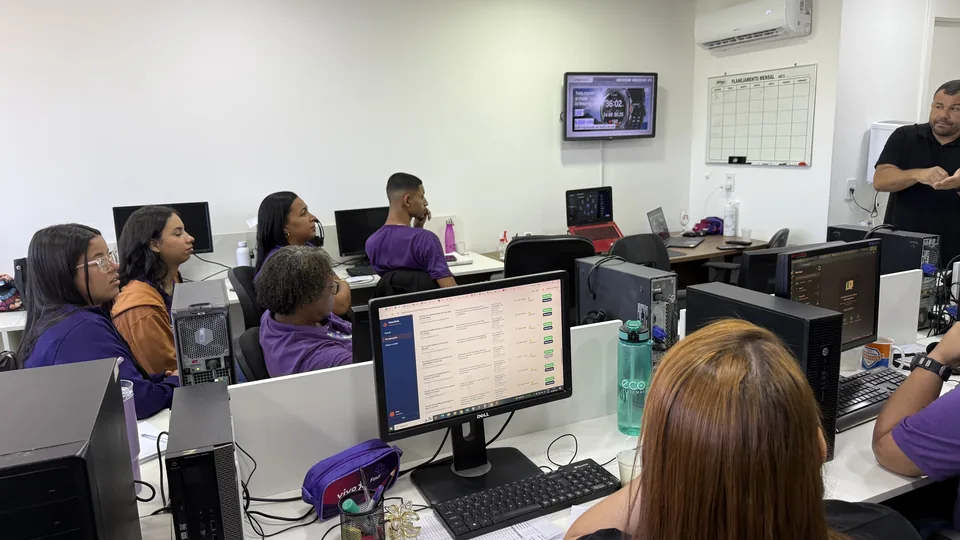 Equipe da Fourlink em operação, prospectando e atendendo empresas